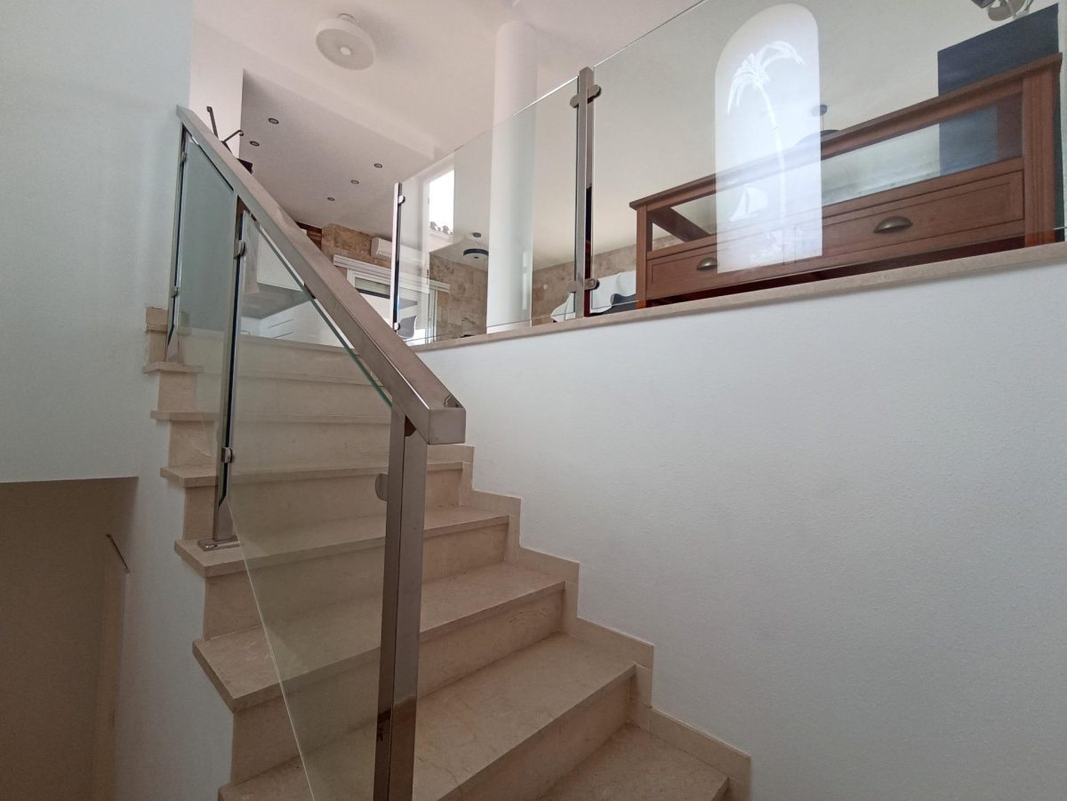 FANTASTICA VILLA EN ZONA BAJA DE LA CAPELLANIA CON PISCINA Y APARTAMENTO INDENDIENTE — Foto 8