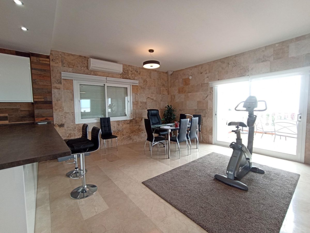FANTASTICA VILLA EN ZONA BAJA DE LA CAPELLANIA CON PISCINA Y APARTAMENTO INDENDIENTE — Foto 5