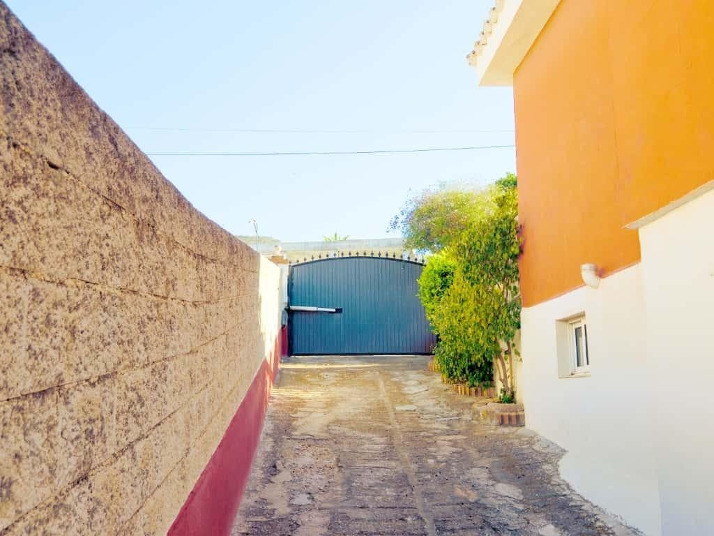 Alhaurín de la Torre - Casa, 4 Dormitorios, Terraza, Piscina, Garaje y Trastero — Foto 8