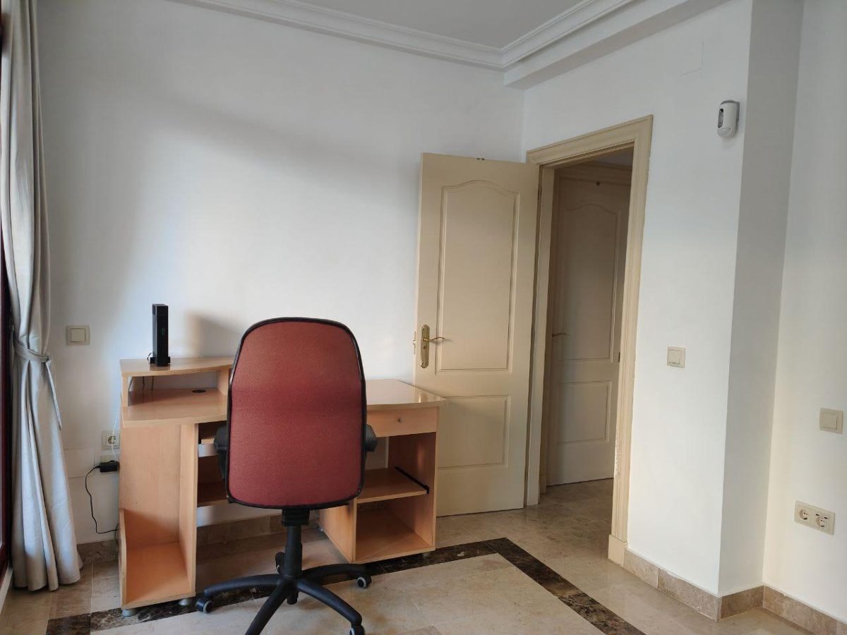 ¡Descubre tu futuro hogar en Benalmádena, a solo 200 metros de la playa! — Foto 26