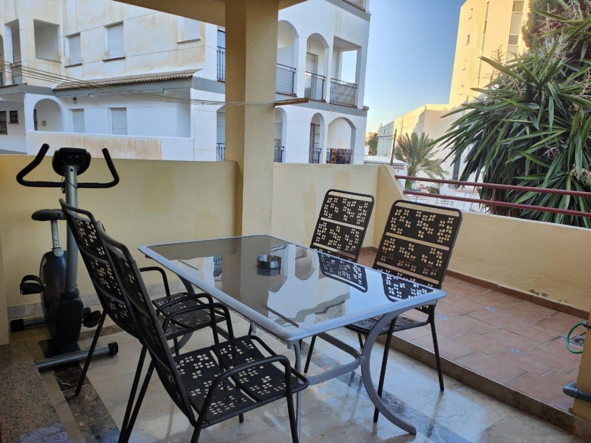 ¡Descubre tu futuro hogar en Benalmádena, a solo 200 metros de la playa! — Foto 3