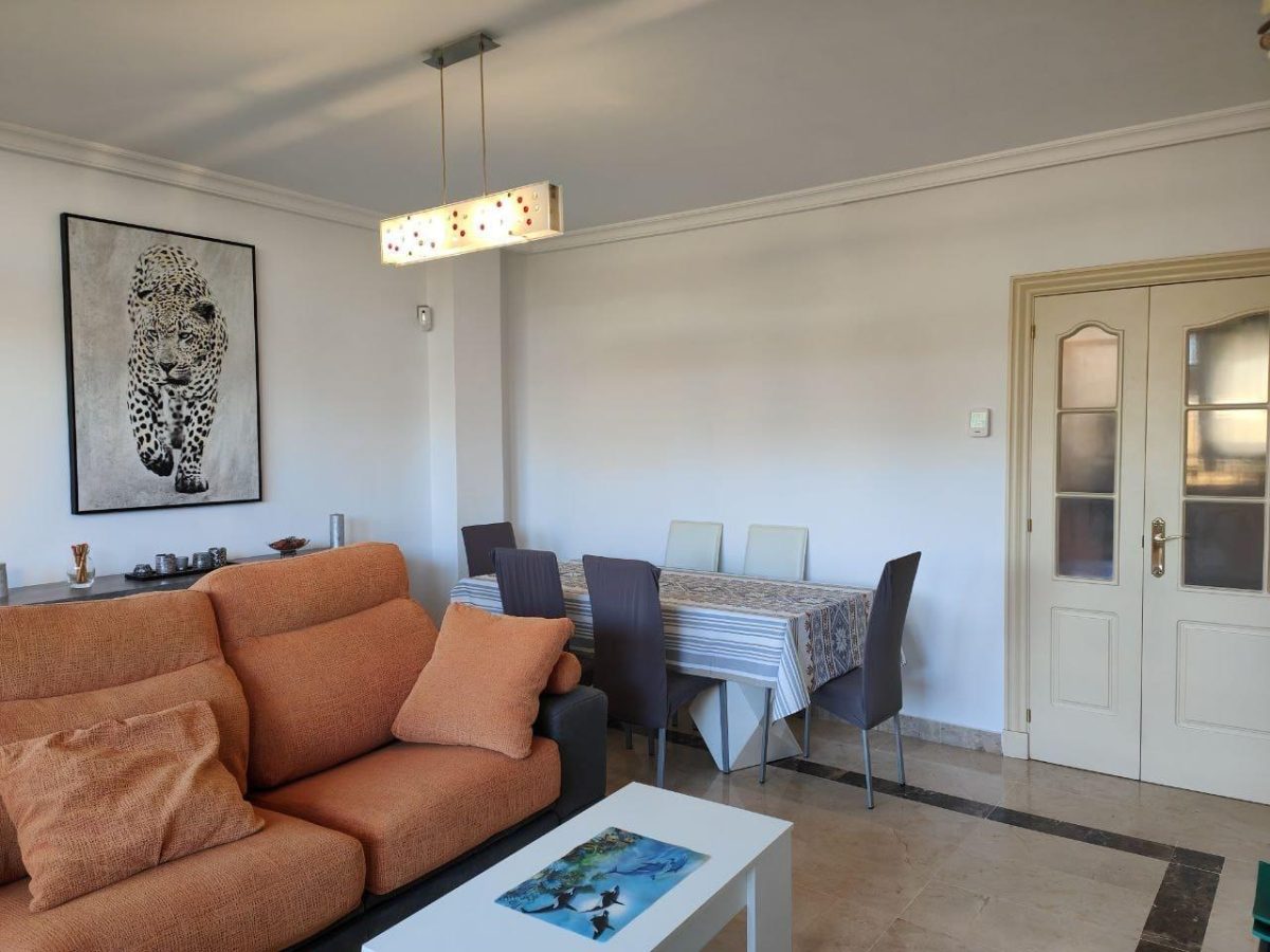 ¡Descubre tu futuro hogar en Benalmádena, a solo 200 metros de la playa! — Foto 5