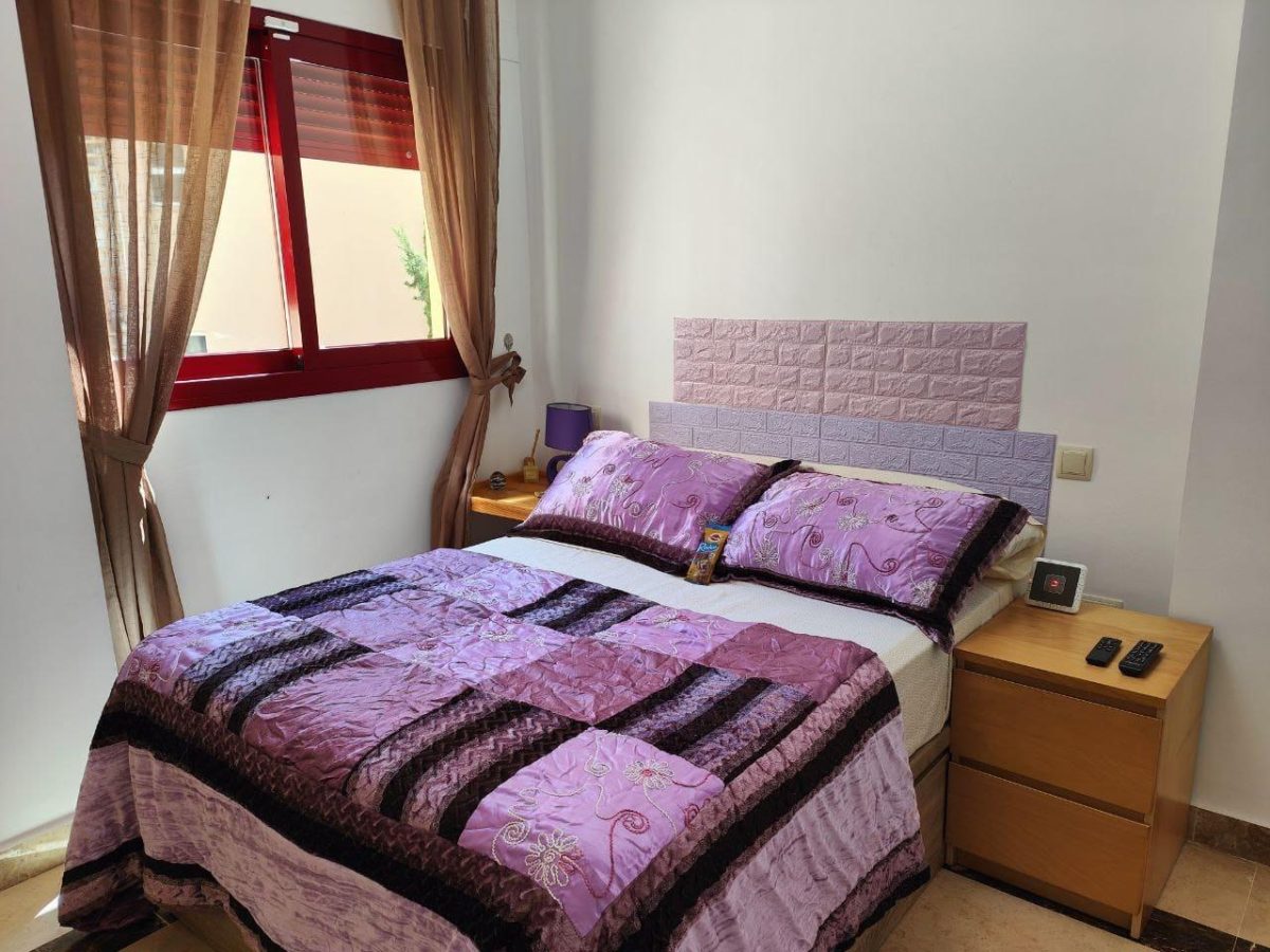 ¡Descubre tu futuro hogar en Benalmádena, a solo 200 metros de la playa! — Foto 11