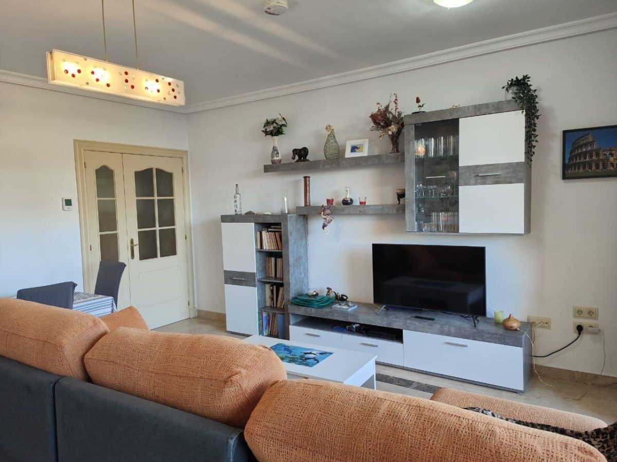 ¡Descubre tu futuro hogar en Benalmádena, a solo 200 metros de la playa! — Foto 22