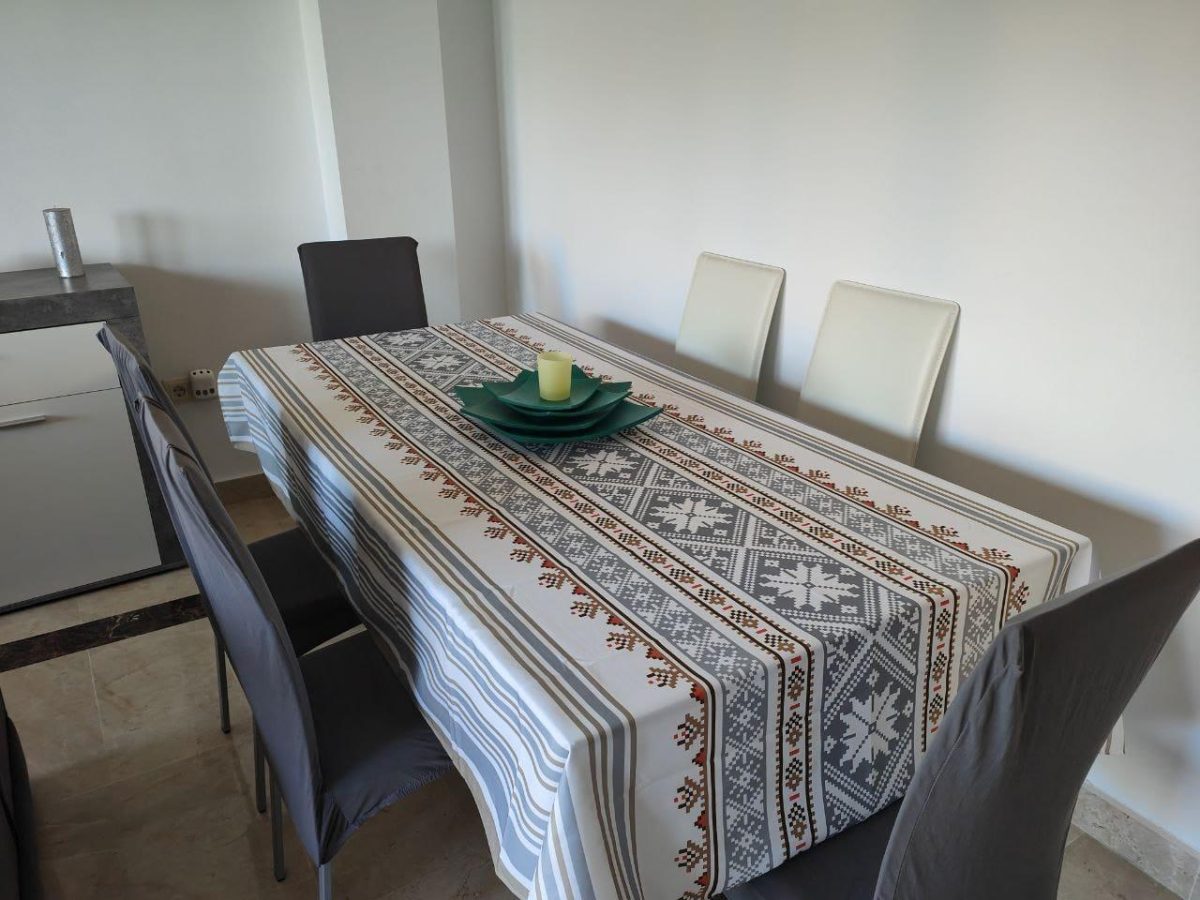 ¡Descubre tu futuro hogar en Benalmádena, a solo 200 metros de la playa! — Foto 10