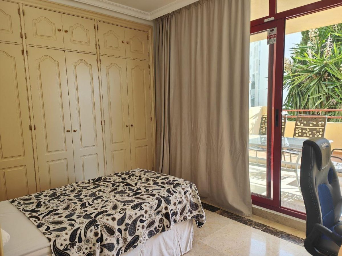 ¡Descubre tu futuro hogar en Benalmádena, a solo 200 metros de la playa! — Foto 16