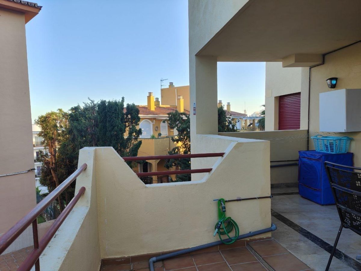 ¡Descubre tu futuro hogar en Benalmádena, a solo 200 metros de la playa! — Foto 7