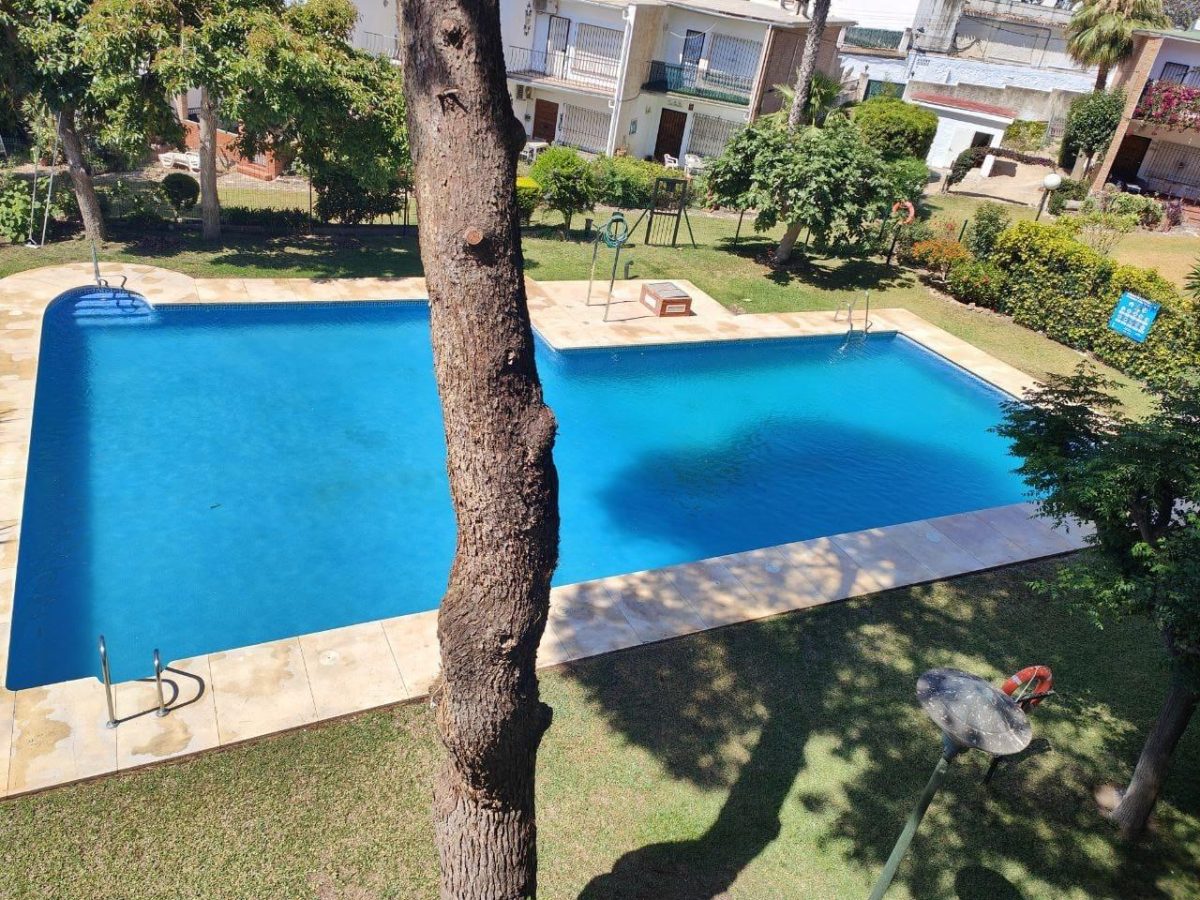 ¡Descubre tu futuro hogar en Benalmádena, a solo 200 metros de la playa! — Foto 9