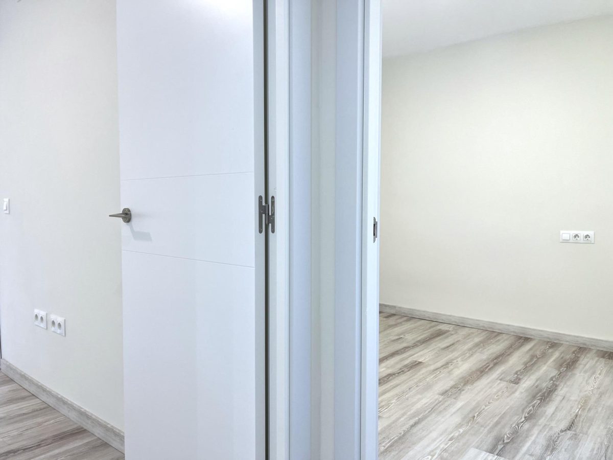 Piso reformado con terraza y parking en Los Boliches — Foto 27