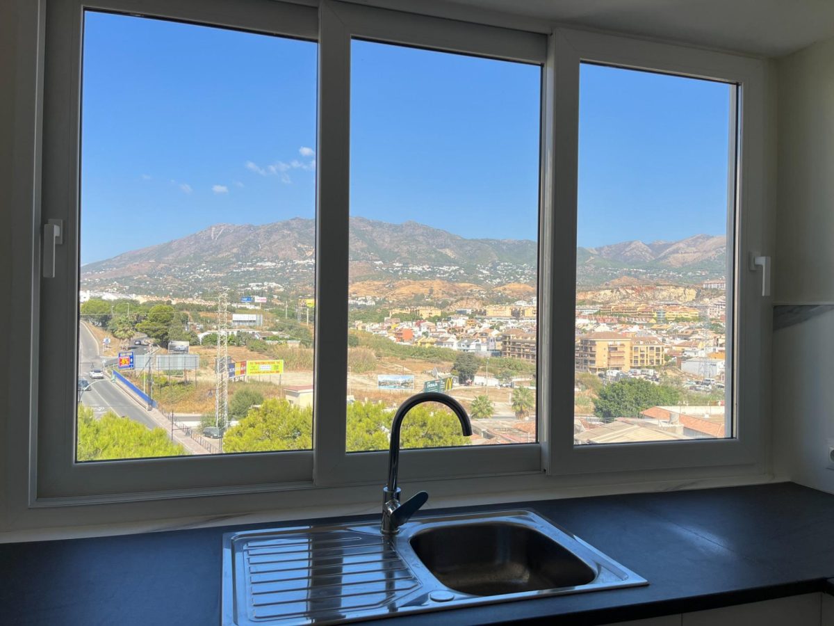 Piso reformado con terraza y parking en Los Boliches — Foto 12
