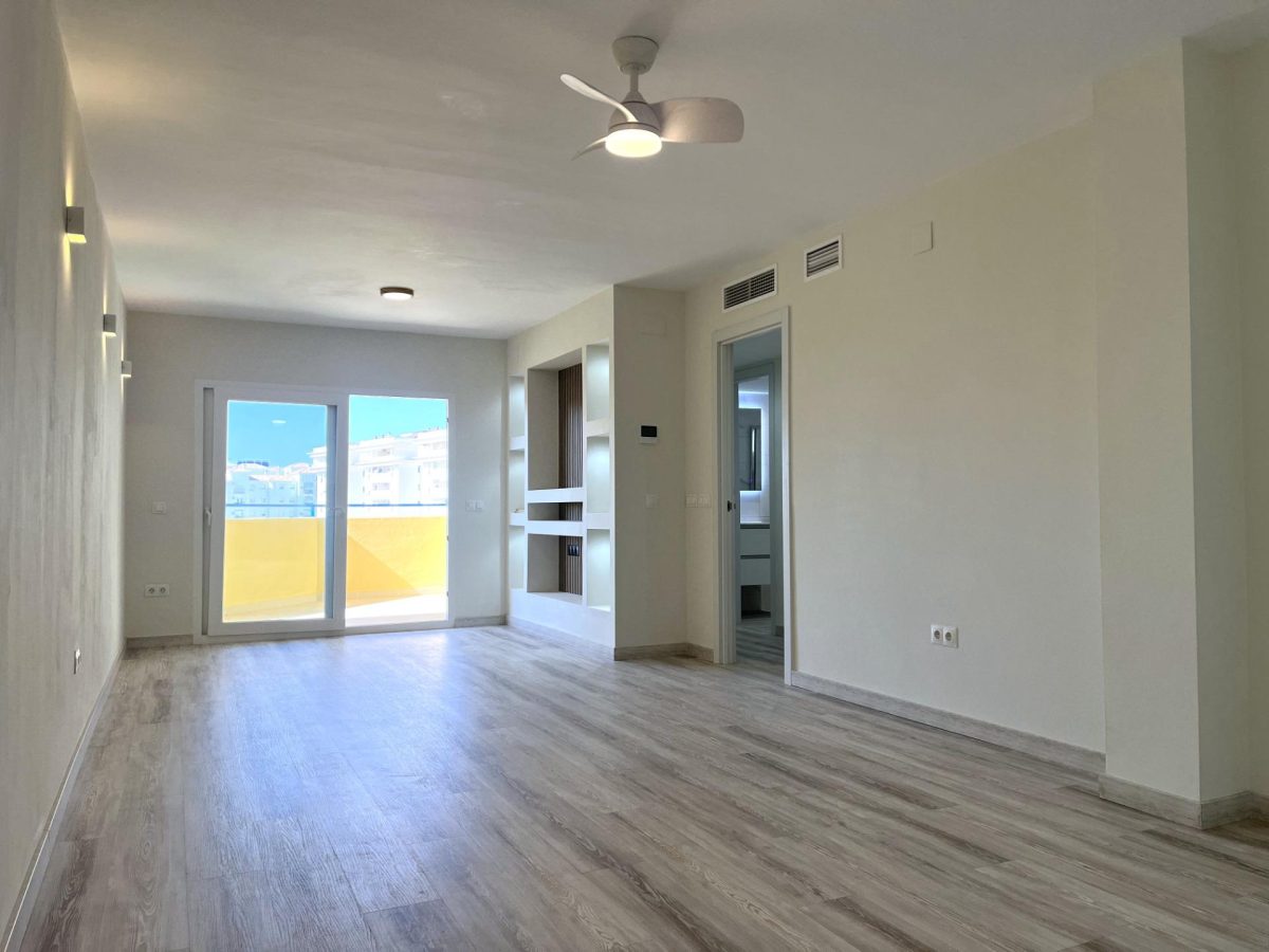 Piso reformado con terraza y parking en Los Boliches — Foto 4