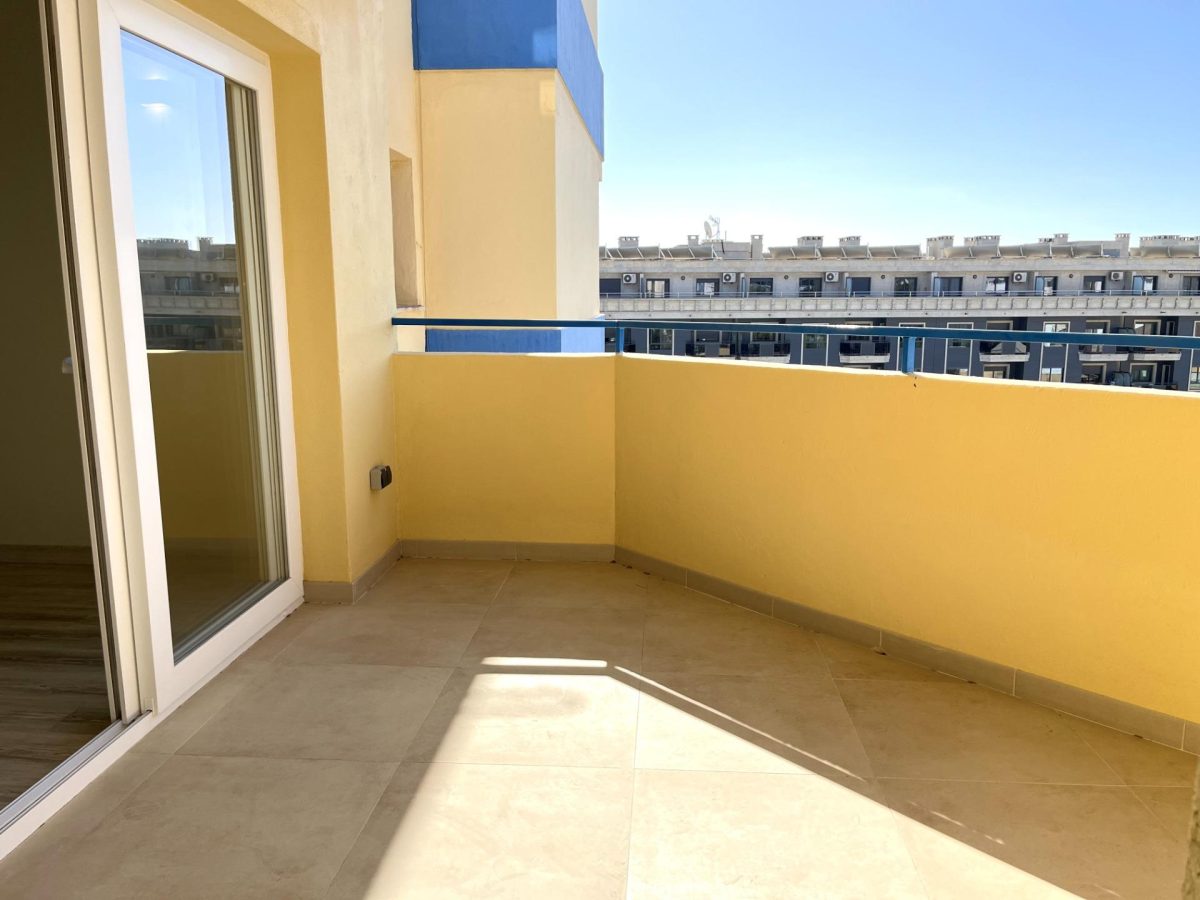 Piso reformado con terraza y parking en Los Boliches — Foto 14