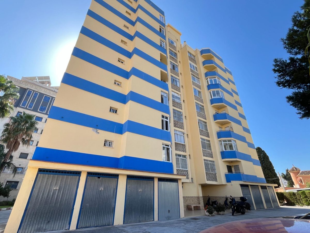 Piso reformado con terraza y parking en Los Boliches — Foto 30