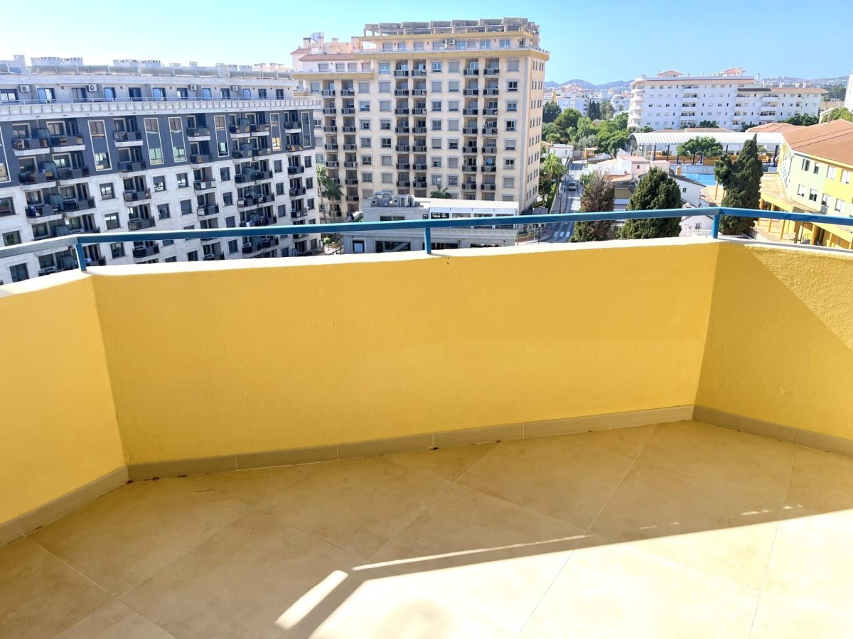 Piso reformado con terraza y parking en Los Boliches — Foto 15