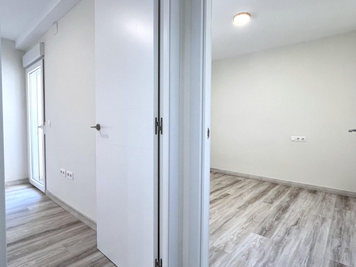 Piso reformado con terraza y parking en Los Boliches — Foto 23