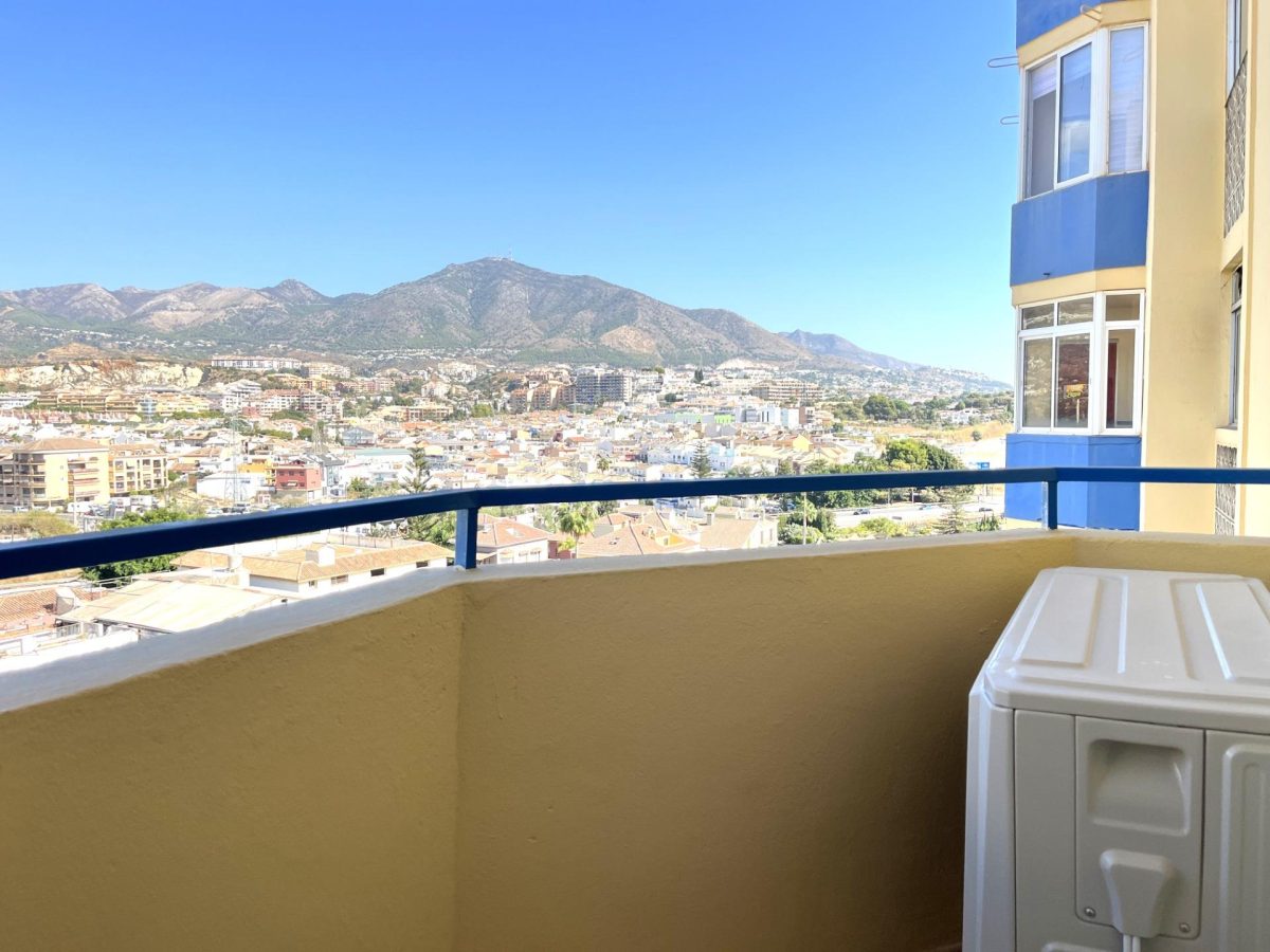 Piso reformado con terraza y parking en Los Boliches — Foto 25