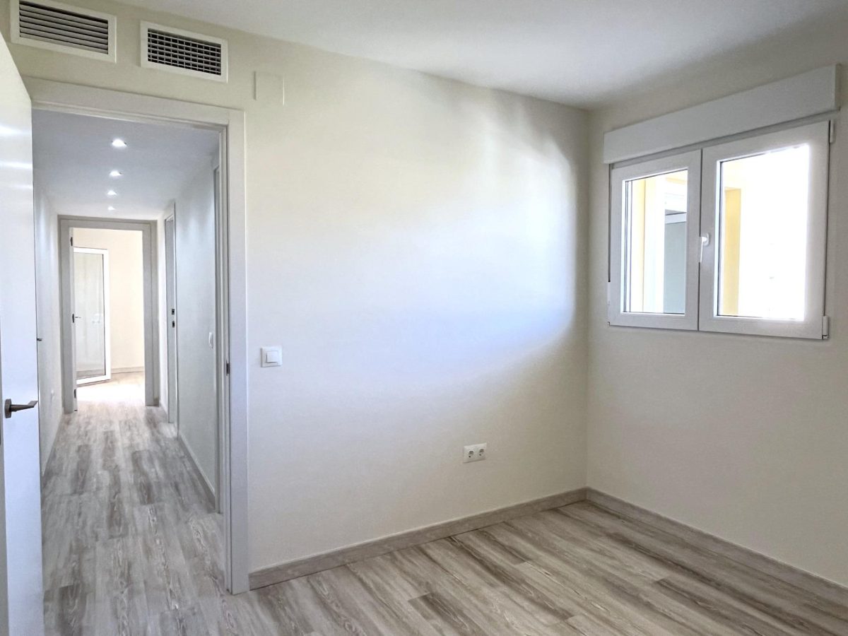 Piso reformado con terraza y parking en Los Boliches — Foto 29