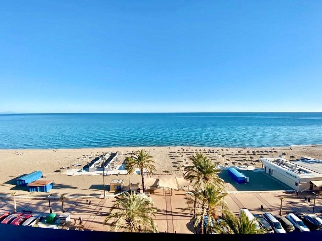 "Impresionante Piso en Primera Línea de Playa: Vistas Increíbles y Ubicación Exclusiva" — Foto 2