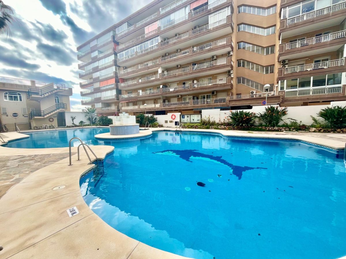 "Impresionante Piso en Primera Línea de Playa: Vistas Increíbles y Ubicación Exclusiva" — Foto 11