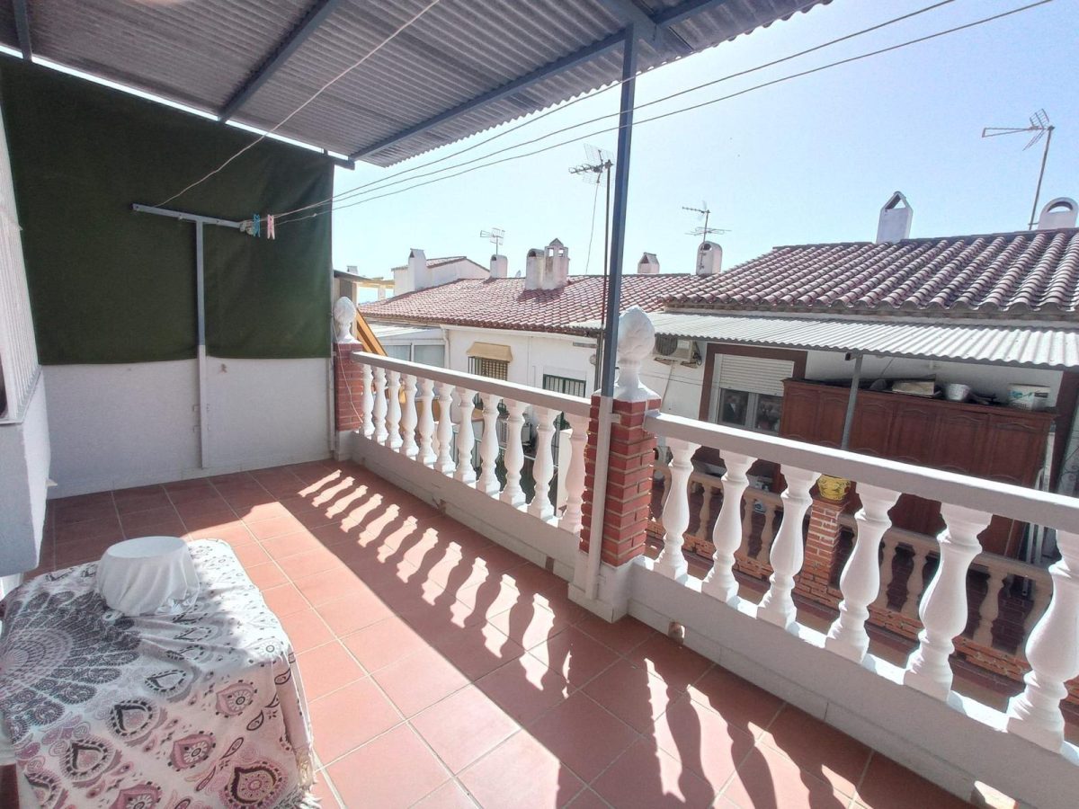 Las Lagunas - Adosada, 4 Dormitorios, Terraza, Patio, Piscina, Garaje — Foto 4