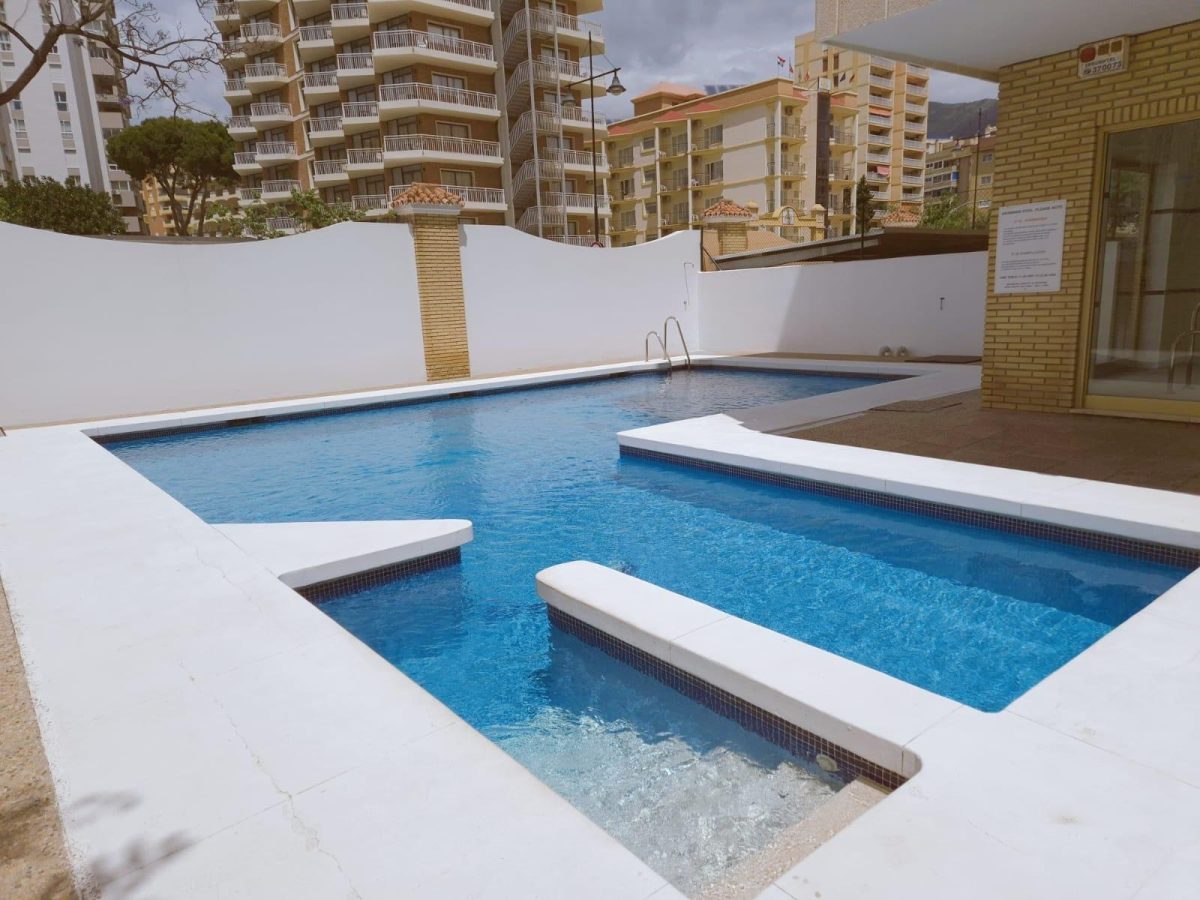 Fuengirola - Piso Planta Baja, 2 Dormitorios, Piscina, Parking, 1ª Línea de Playa — Foto 18