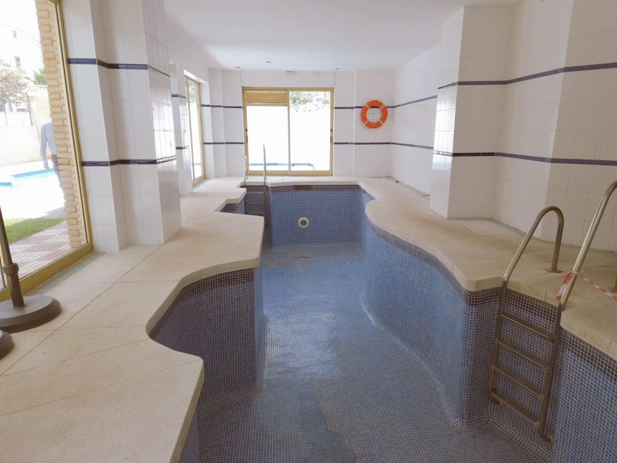 Fuengirola - Piso Planta Baja, 2 Dormitorios, Piscina, Parking, 1ª Línea de Playa — Foto 19