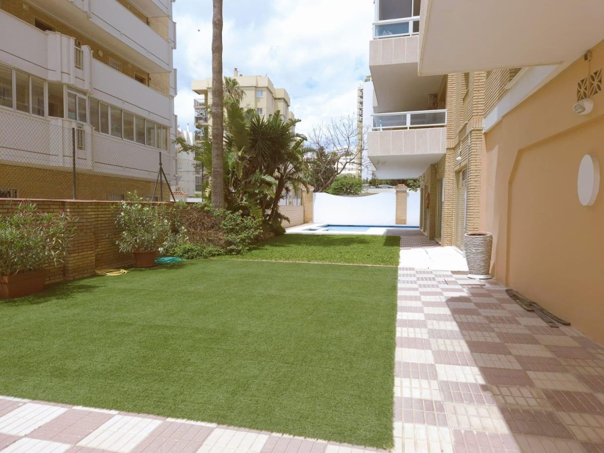 Fuengirola - Piso Planta Baja, 2 Dormitorios, Piscina, Parking, 1ª Línea de Playa — Foto 21