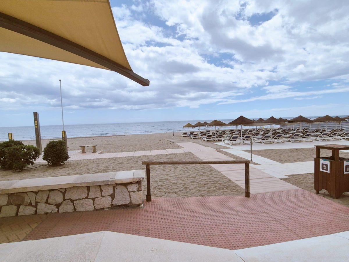 Fuengirola - Piso Planta Baja, 2 Dormitorios, Piscina, Parking, 1ª Línea de Playa — Foto 22