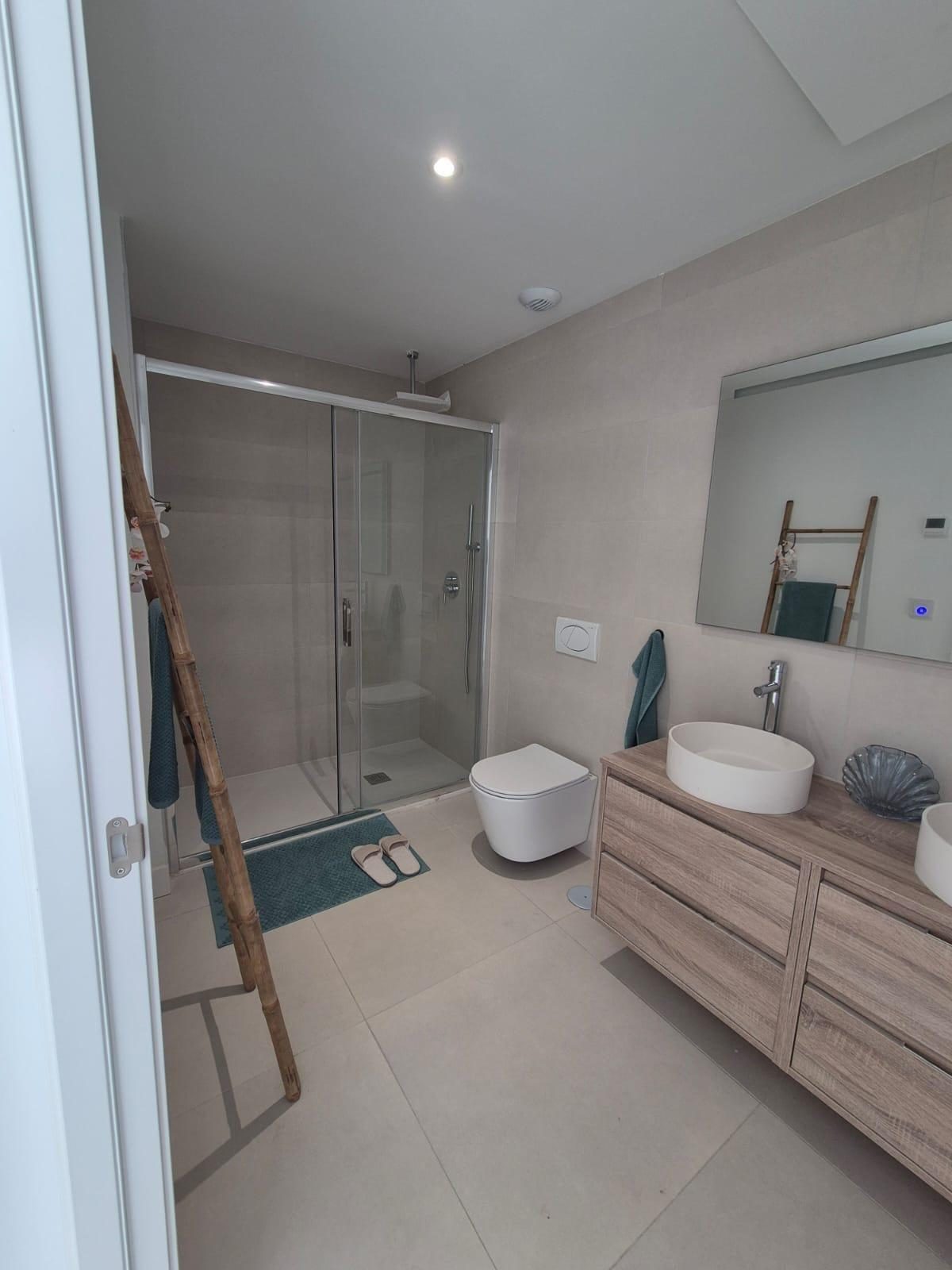 Fuengirola - Piso Planta Baja, 2 Dormitorios, Jardín, Piscina, Parking, Trastero — Foto 6