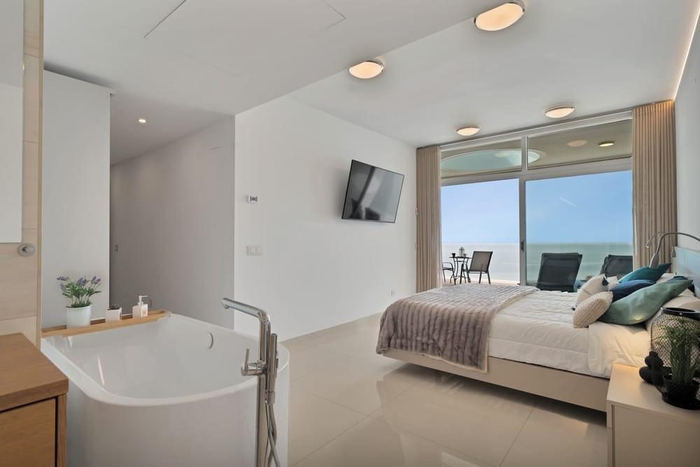 Fuengirola, Zona Higuerón -  Ático 3 Dormitorios, 2 plazas Garaje, Trastero, Piscina Comunitaria — Foto 3