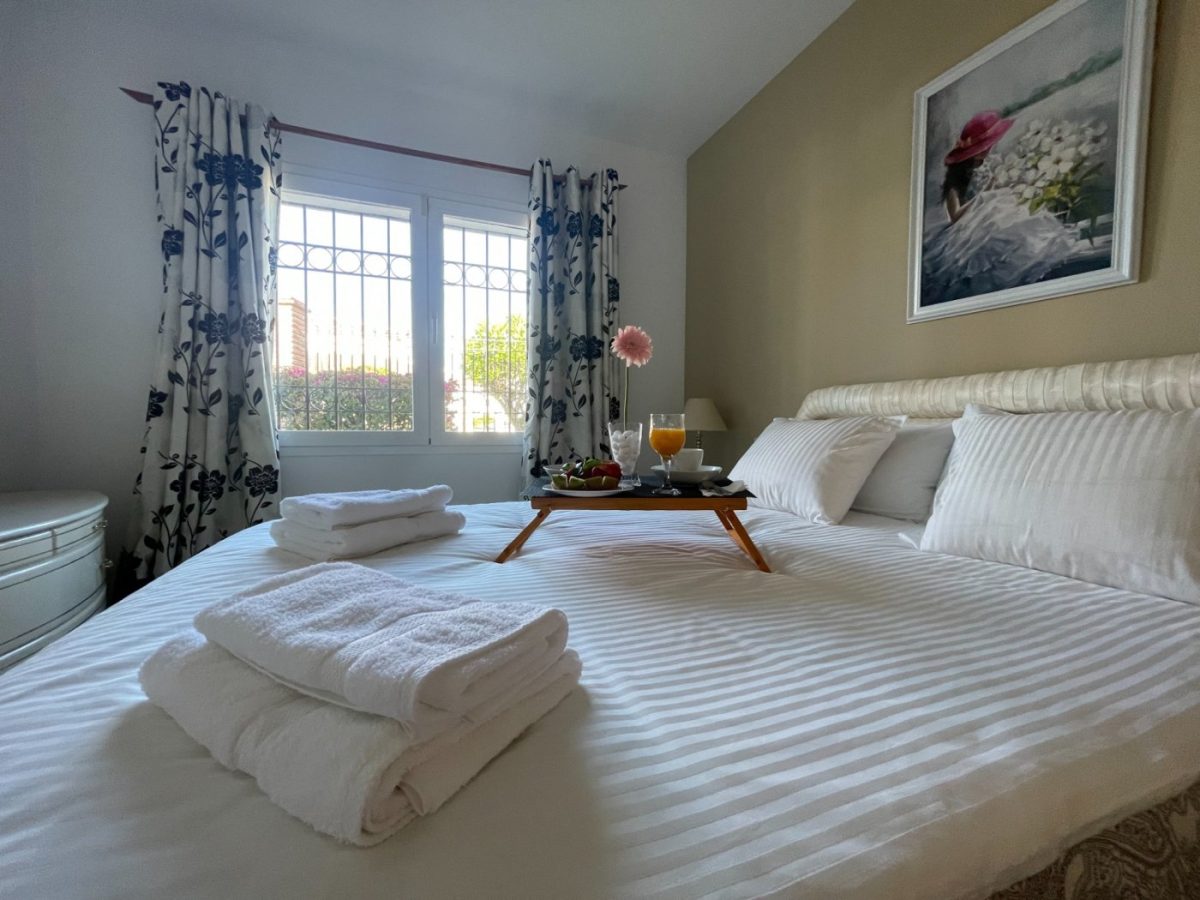 MARAVILLOSA VILLA INDEPENDIENTE A 900M DE LA PLAYA. PARA LOS AMANTES DEL SOL Y EL GOLF — Foto 8