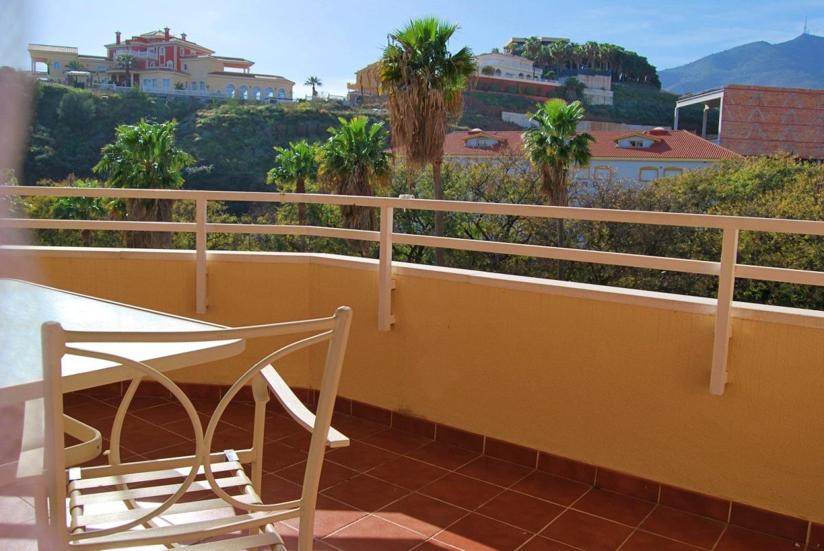 Ático de lujo con solárium privado y vistas al mar, una joya junto a la playa" — Foto 3