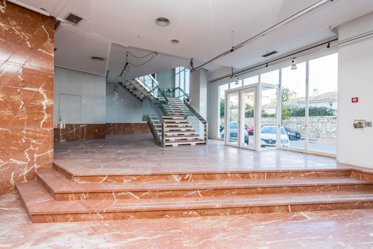 Fuengirola Zona Miramar- Local Comercial 2 plantas — Foto 3