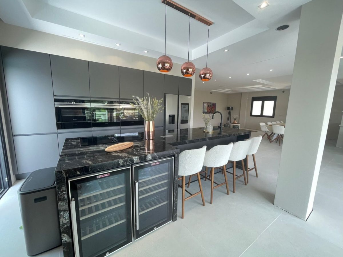 La Quinta Golf-Elviria-Marbella Exclusiva Villa 7 Dormitorios, Garaje y Piscina — Foto 6
