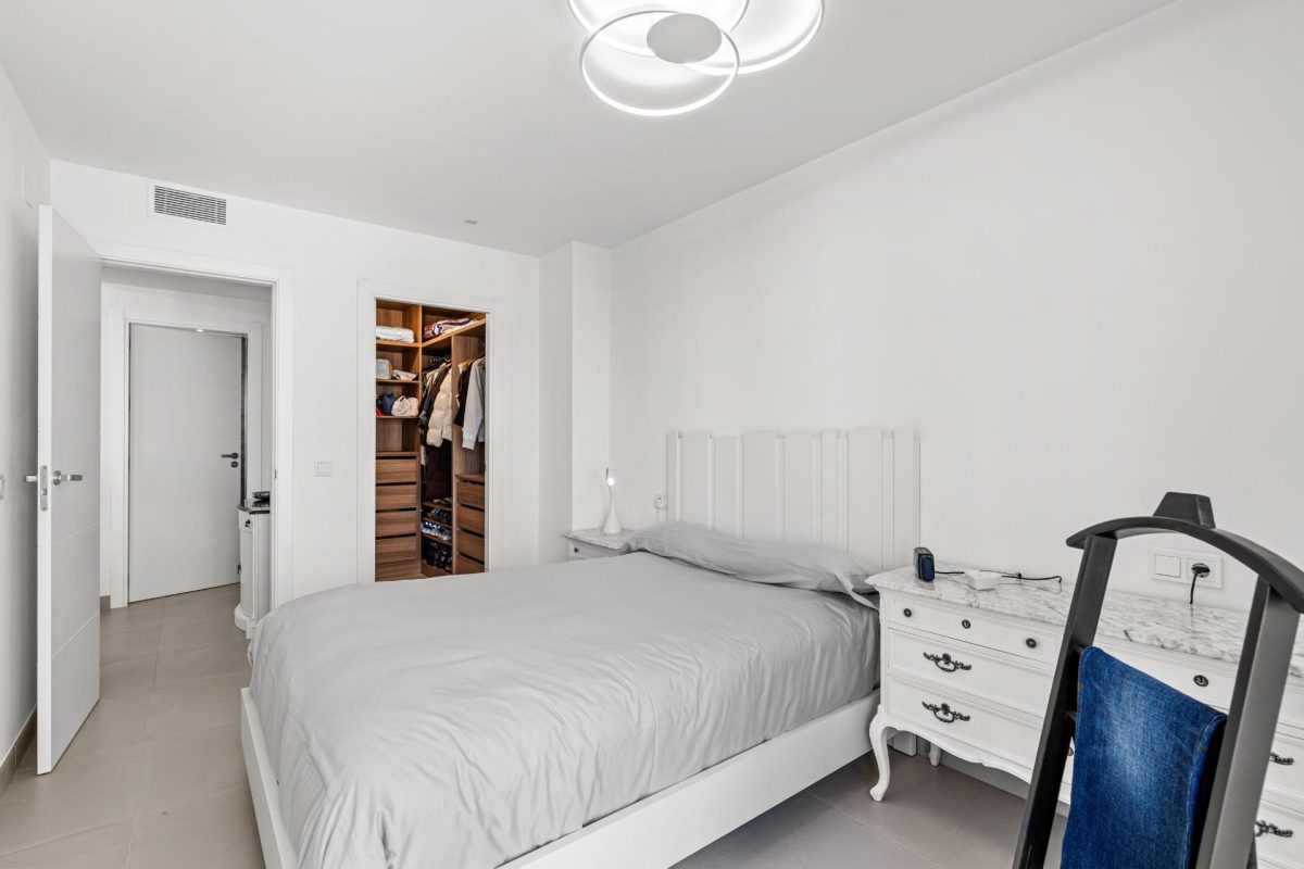 Fuengirola Centro - Pisazo de 1 Dormitorio, Trastero, Excelentes Calidades — Foto 8