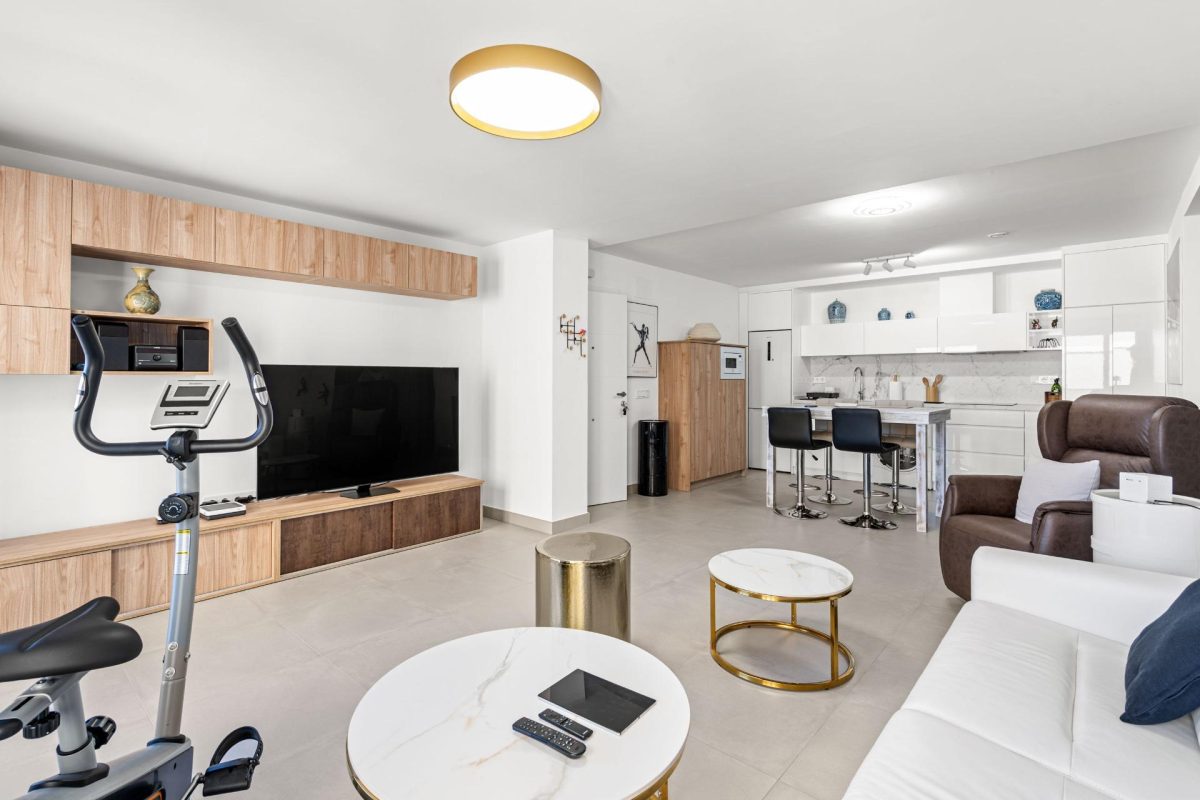 Fuengirola Centro - Pisazo de 1 Dormitorio, Trastero, Excelentes Calidades — Foto 3