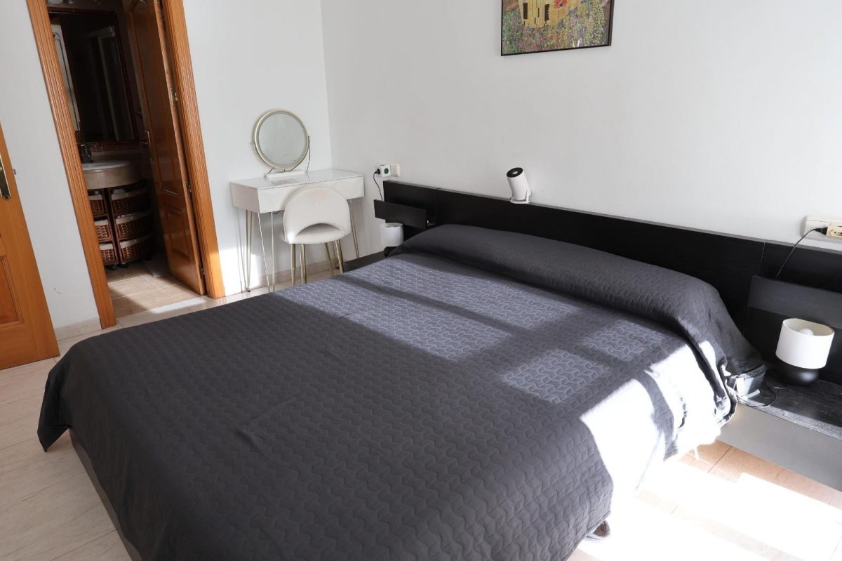 Exclusiva vivienda con terraza, garaje y piscina en Torrequebrada — confort, luz y calidad de vida junto al mar — Foto 4