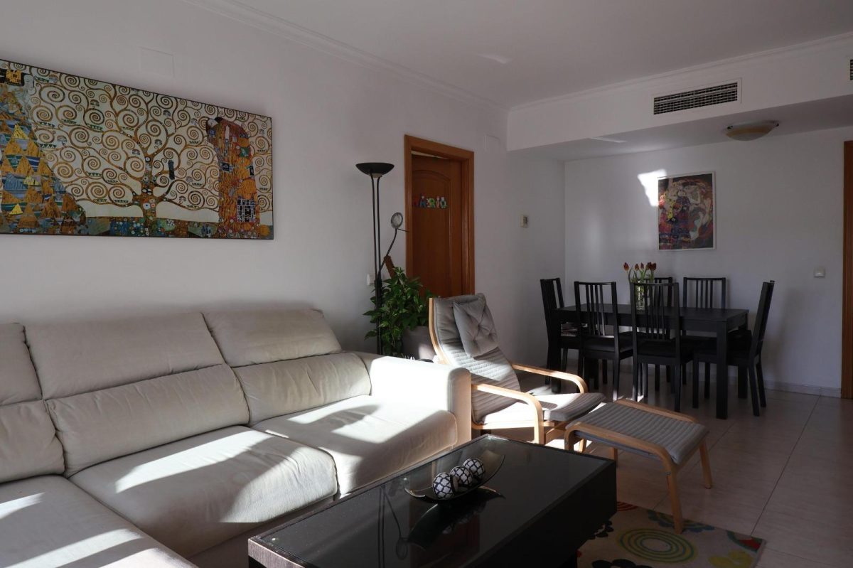 Exclusiva vivienda con terraza, garaje y piscina en Torrequebrada — confort, luz y calidad de vida junto al mar — Foto 26