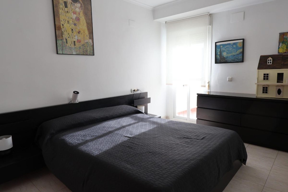 Exclusiva vivienda con terraza, garaje y piscina en Torrequebrada — confort, luz y calidad de vida junto al mar — Foto 25