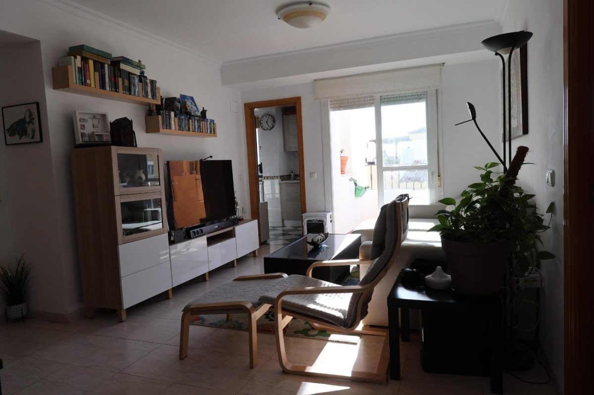 Exclusiva vivienda con terraza, garaje y piscina en Torrequebrada — confort, luz y calidad de vida junto al mar — Foto 8