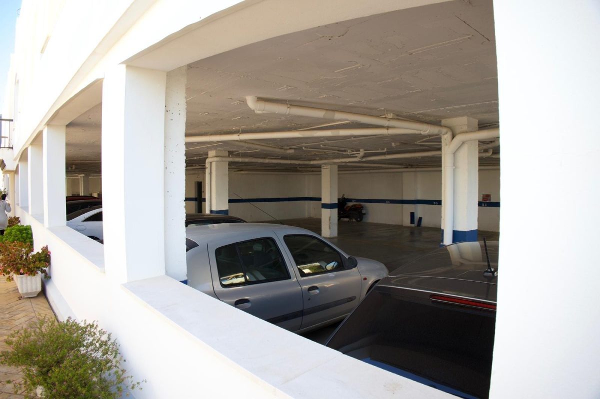 Exclusiva vivienda con terraza, garaje y piscina en Torrequebrada — confort, luz y calidad de vida junto al mar — Foto 24