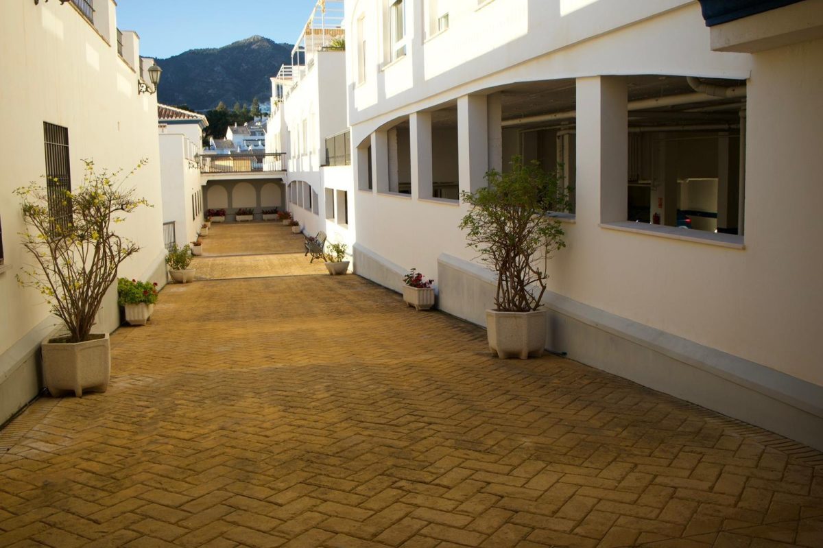 Exclusiva vivienda con terraza, garaje y piscina en Torrequebrada — confort, luz y calidad de vida junto al mar — Foto 11