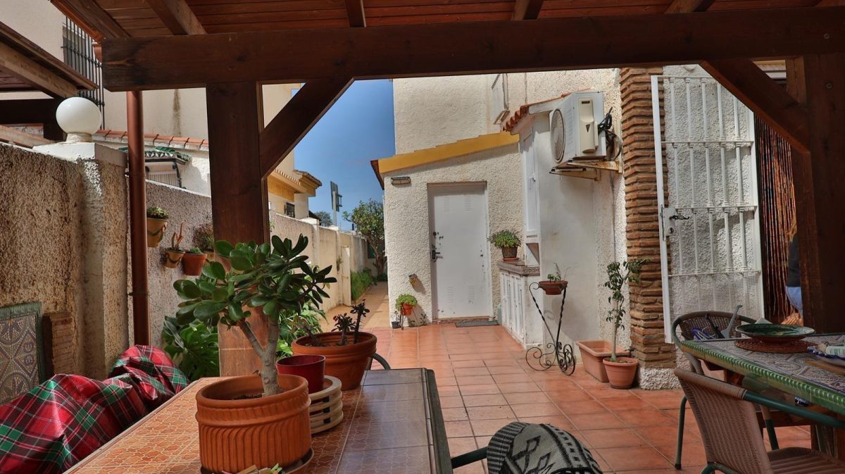 Pareado con gran potencial en Guadalmar – amplio exterior, estudio independiente y acceso a piscina — Foto 22