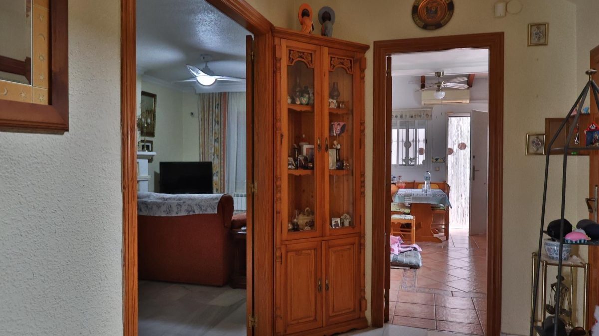 Pareado con gran potencial en Guadalmar – amplio exterior, estudio independiente y acceso a piscina — Foto 26