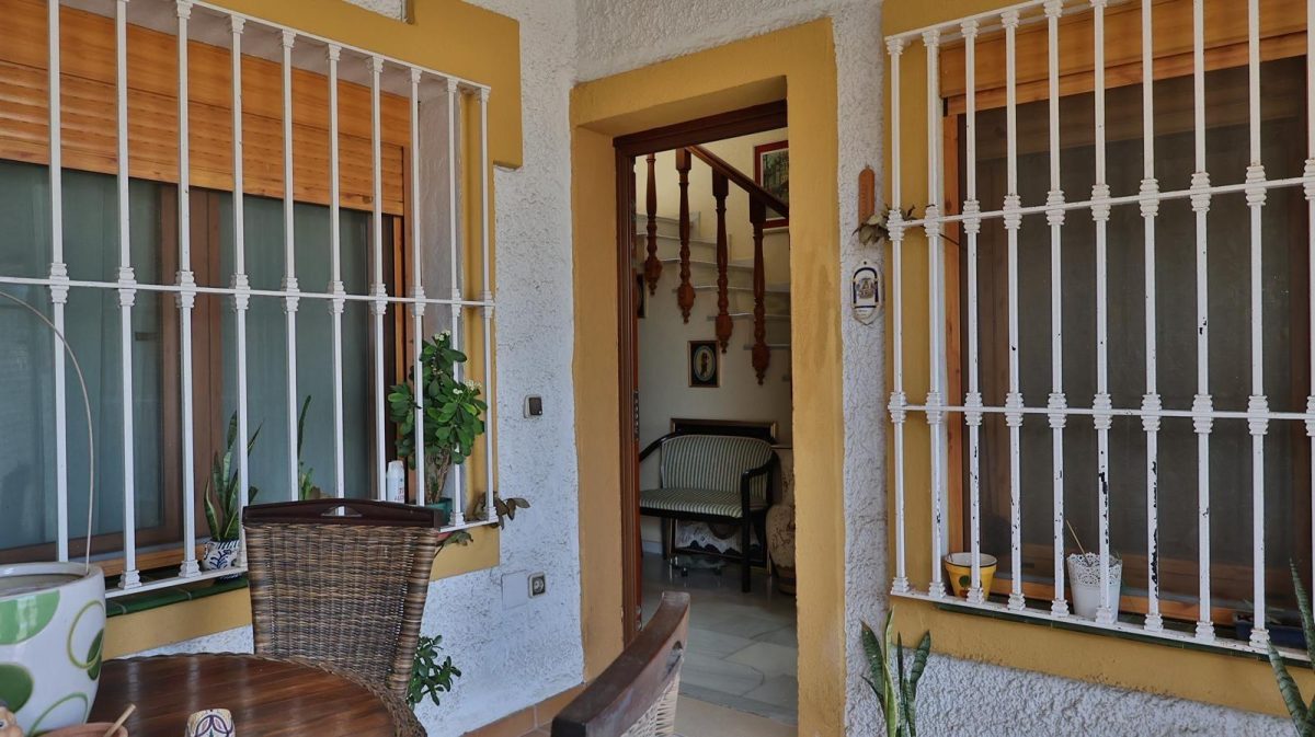 Pareado con gran potencial en Guadalmar – amplio exterior, estudio independiente y acceso a piscina — Foto 29