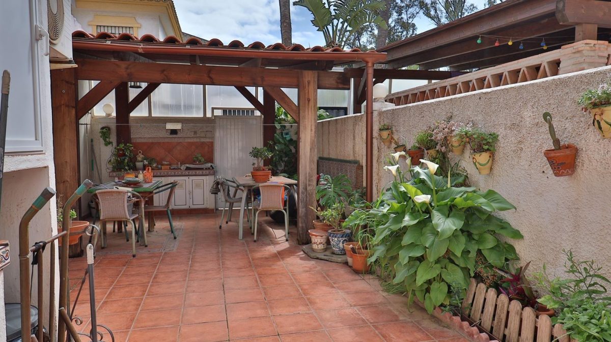 Pareado con gran potencial en Guadalmar – amplio exterior, estudio independiente y acceso a piscina — Foto 21