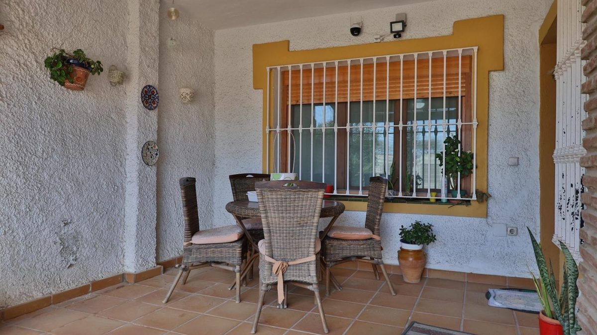 Pareado con gran potencial en Guadalmar – amplio exterior, estudio independiente y acceso a piscina — Foto 8