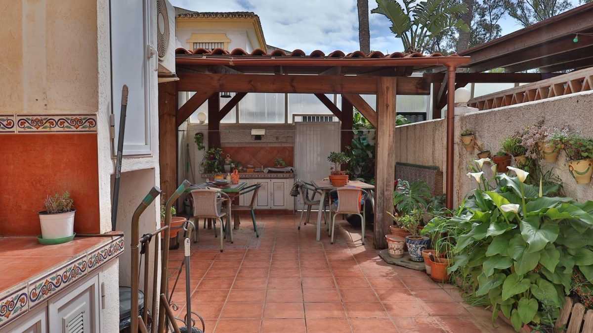 Pareado con gran potencial en Guadalmar – amplio exterior, estudio independiente y acceso a piscina — Foto 7