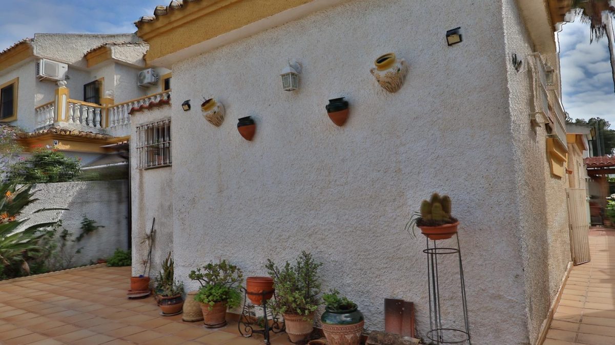 Pareado con gran potencial en Guadalmar – amplio exterior, estudio independiente y acceso a piscina — Foto 17