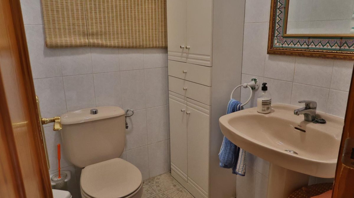 Pareado con gran potencial en Guadalmar – amplio exterior, estudio independiente y acceso a piscina — Foto 13